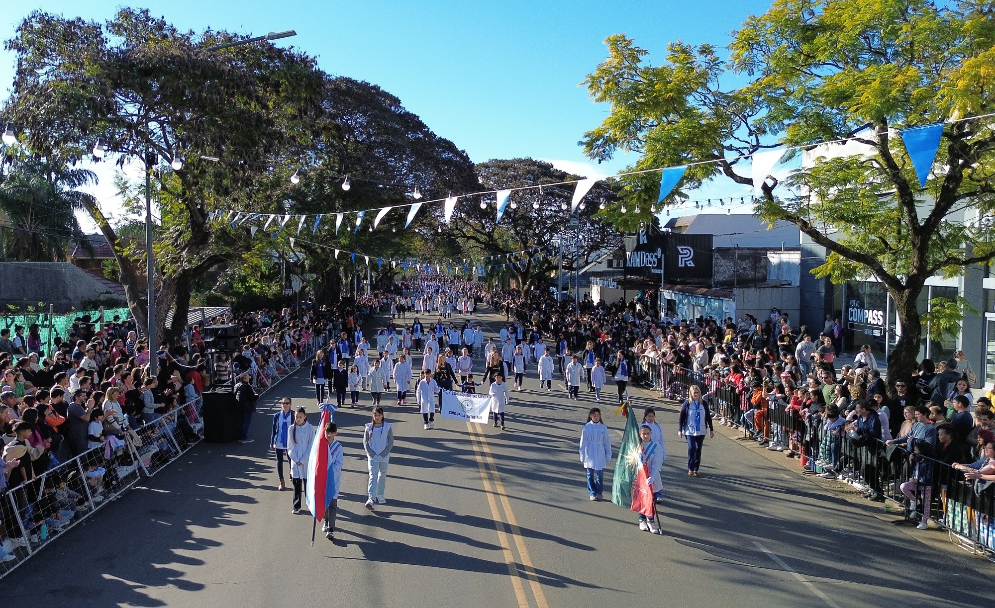 Acto central y desfile cívico militar por el 216º Aniversario de la Revolución de Mayo