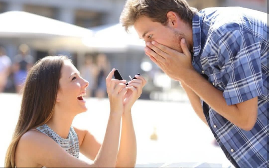 ¿Adiós a la tradición?: Cada vez más mujeres dan el primer paso y le están proponiendo matrimonio a los hombres