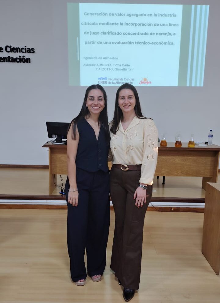 Felicitaciones a las dos nuevas ingenieras en alimentos