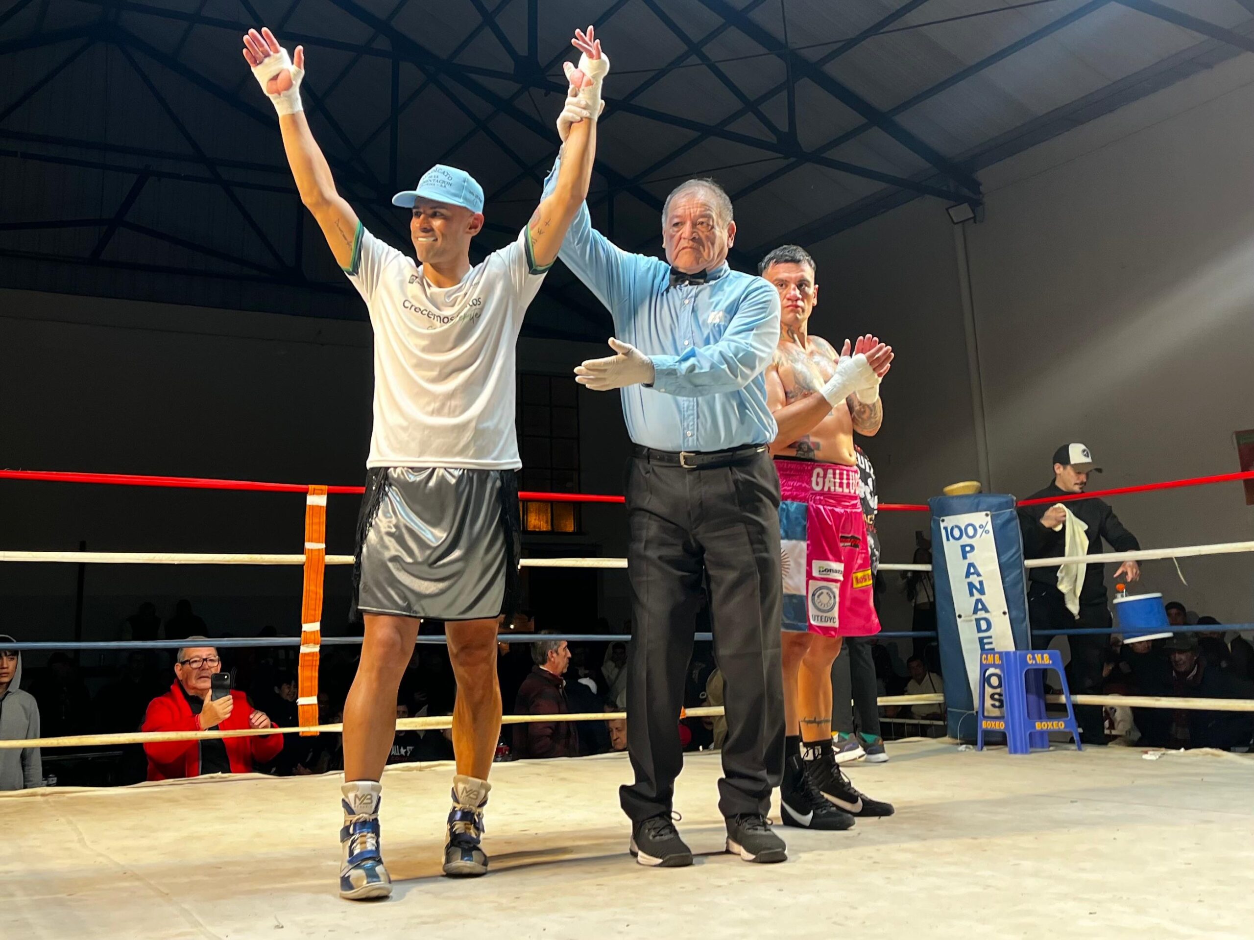 Contundente triunfo del concordiense Jonathan “Tintín” Ruiz en la vuelta del boxeo al Gimnasio Municipal