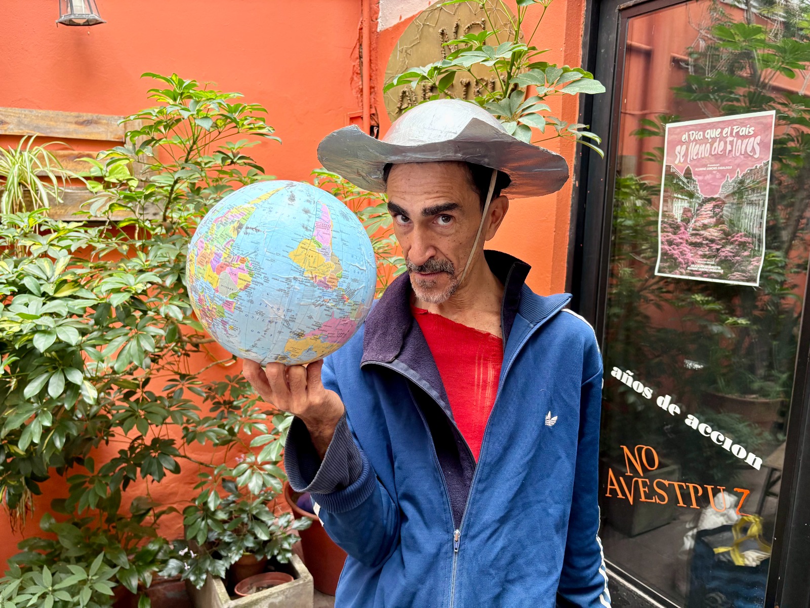 Daniel Tur llega a Pueblo Viejo con “Tur pour la Magie”, un espectáculo que mezcla teatro, magia y humor para toda la familia