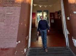 diego-en-la-escuela-donde-fue-director-mas-de-10-anos-foto-gentileza-diego-devincenzi-6UO7XXJUPJC5BJ3CO3MYZZPHGI