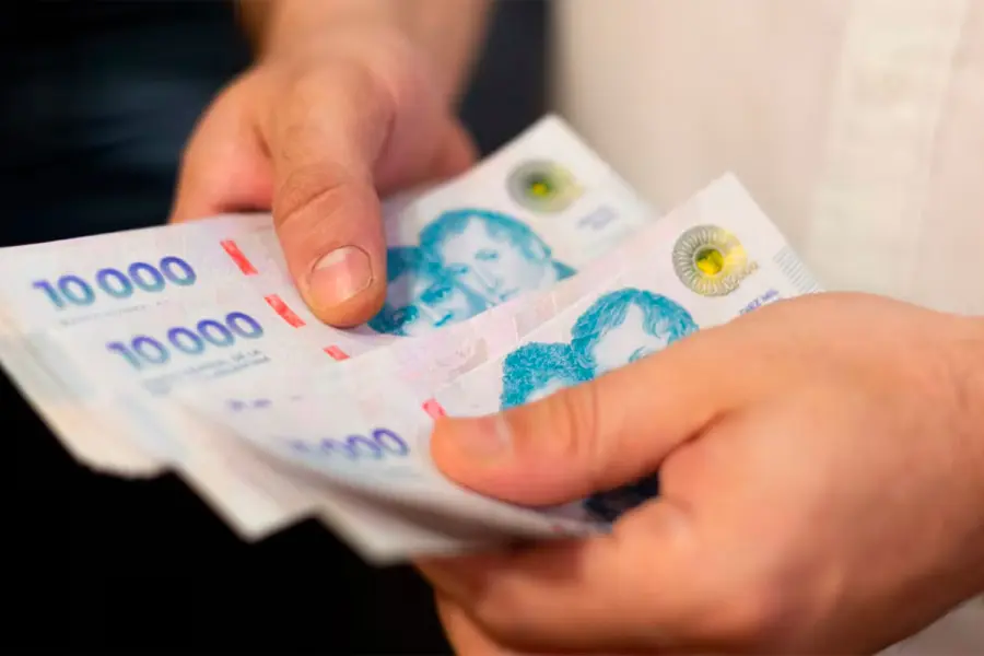 Siete de cada 10 trabajadores argentinos aseguran que gastan su sueldo en menos de 14 días