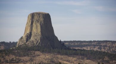 el-misterio-alienigena-de-la-torre-del-diablo-UGSRUAIMC5EL5LLNEU75MWTCIM