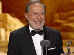 guillermo-francella-gano-el-premio-de-honor-de-los-premios-platino-por-su-destacada-trayectoria-foto-captura-youtube-canal22-PNWHZWZ4ZBFW3GIZE57GYWPCHQ