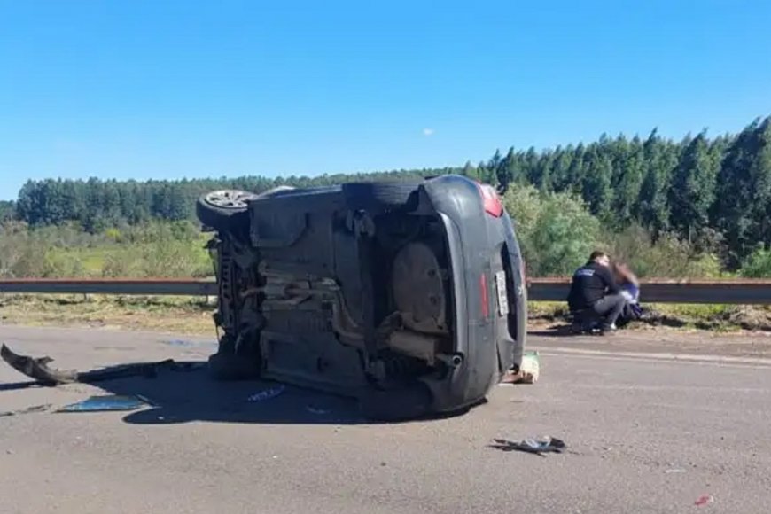 Una conductora de 19 años despistó y volcó en la Ruta Nacional 14