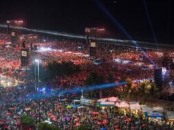 los-fans-de-shakira-se-congregan-mientras-el-dj-7J6OU3S27REN3ML43WXTV2KD3I