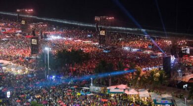 los-fans-de-shakira-se-congregan-mientras-el-dj-7J6OU3S27REN3ML43WXTV2KD3I