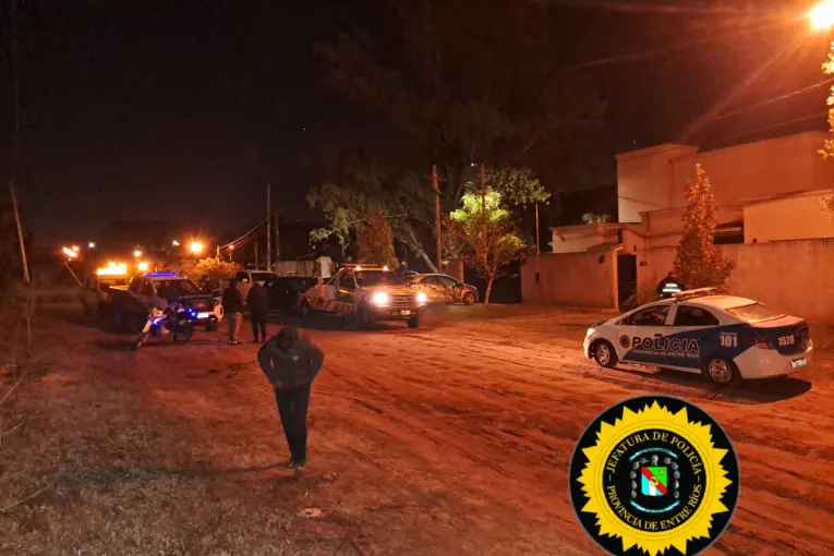 Detuvieron a dos hombres y secuestraron un arma casera en una plaza