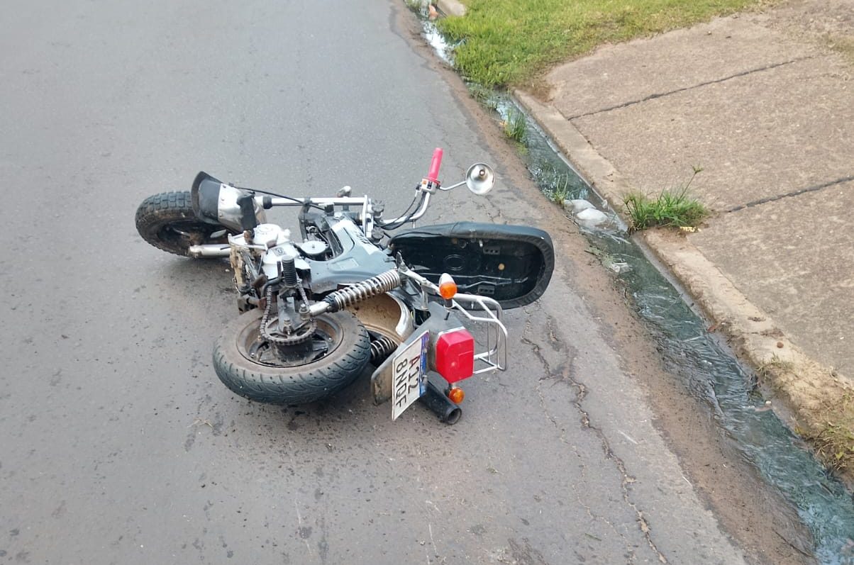 Analizan cámaras de seguridad para esclarecer el grave accidente de una joven motociclista