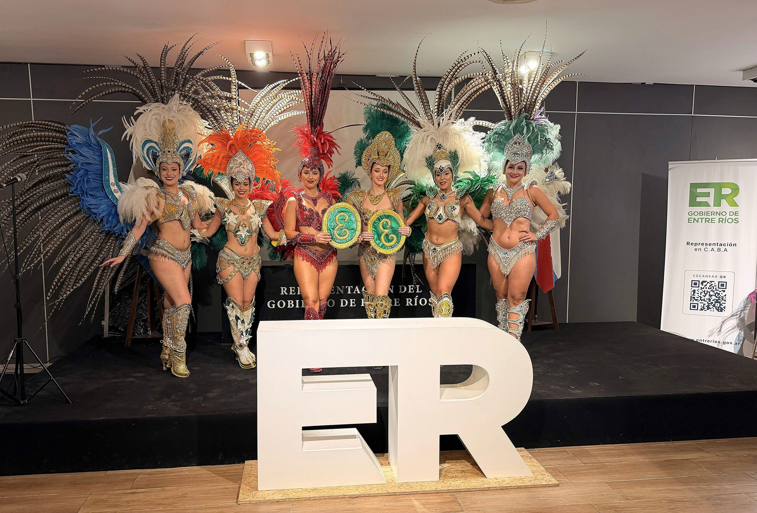 Comparsa Emperatriz representó al Carnaval de Concordia en la Muestra de Carnavales Europeos en CABA