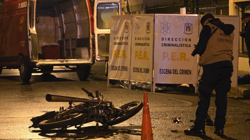 Trágico choque en el centro: murió un motociclista de 20 años