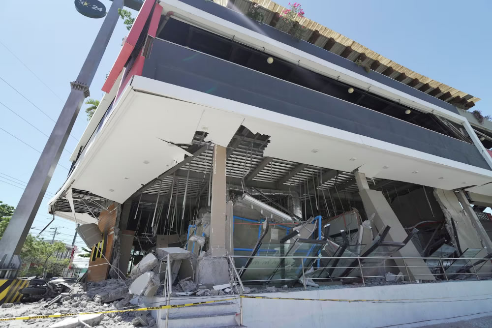 Un terremoto de 7,8 grados en Filipinas dejó al menos 35 muertos y varios edificios colapsados
