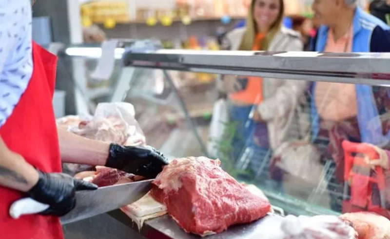 El consumo de carne vacuna cae a mínimos de dos décadas y acelera el reemplazo por pollo y cerdo