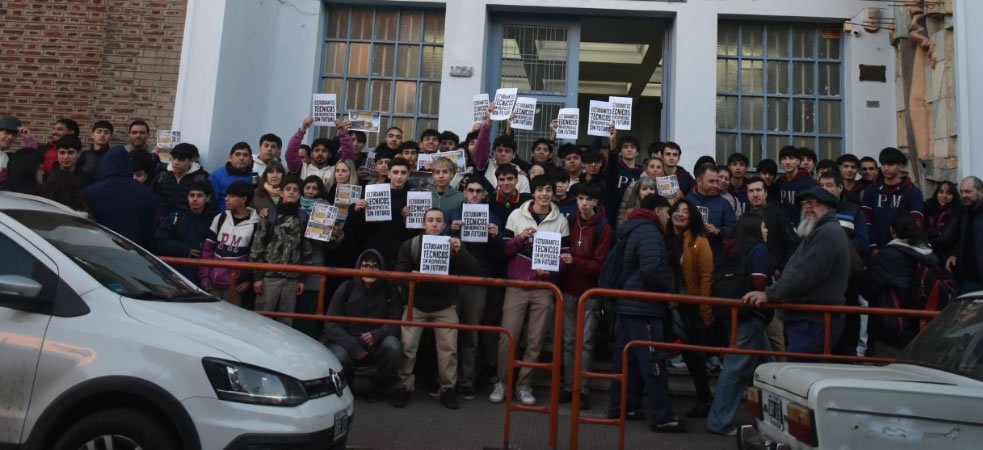 Alumnos de la Escuela Técnica Nº 1 se manifestaron por un cambio de orientación que aún no fue regularizado