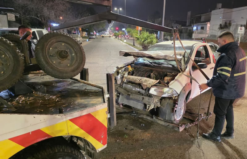 Retuvieron la camioneta que protagonizó el choque con un colectivo en avenida San Lorenzo
