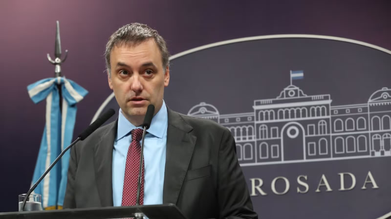 Manuel Adorni renunció a la jefatura de Gabinete en medio de la investigación por presunto enriquecimiento ilícito