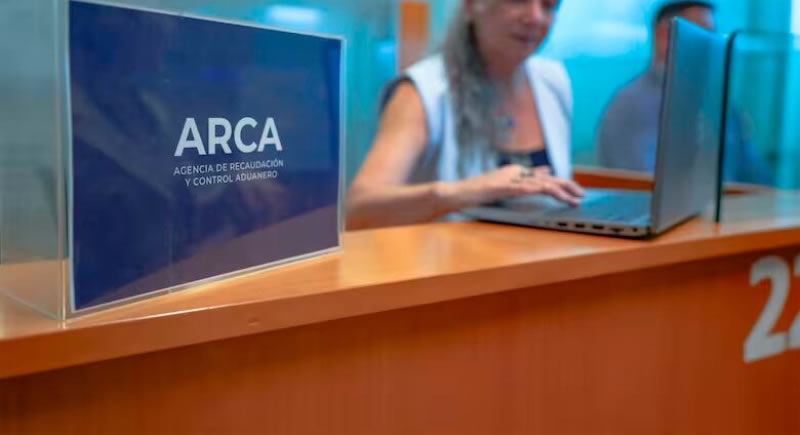 Amparado en el convenio colectivo, el organismo nombró cónyuges e hijos de difuntos; una normativa de Sturzenegger lo impide desde 2024