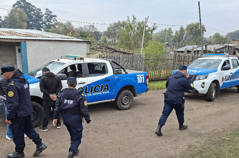 Dos jóvenes fueron detenidos tras amenazar a una mujer con un arma de fuego