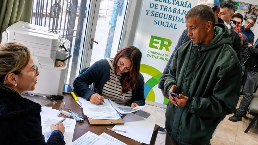 Gobierno provincial y sindicatos coordinaron asistencia para trabajadores de Granja Tres Arroyos