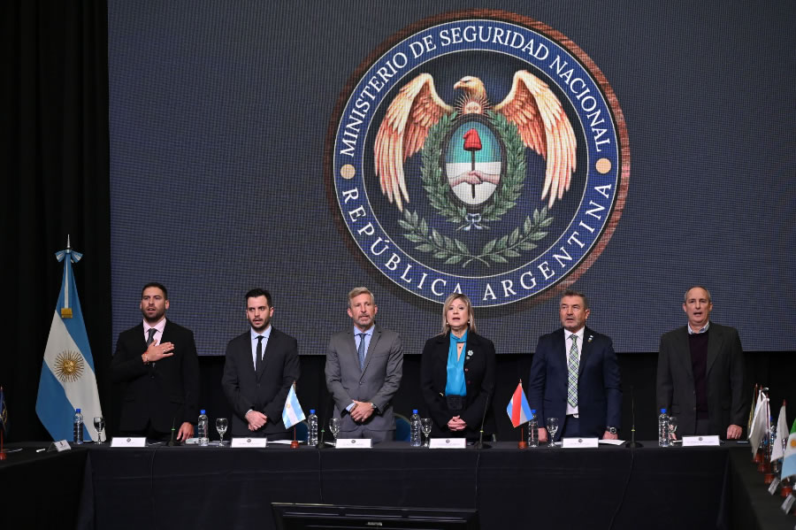 El gobernador encabezó la apertura del Consejo Federal de Seguridad Interior que sesionó en Entre Ríos