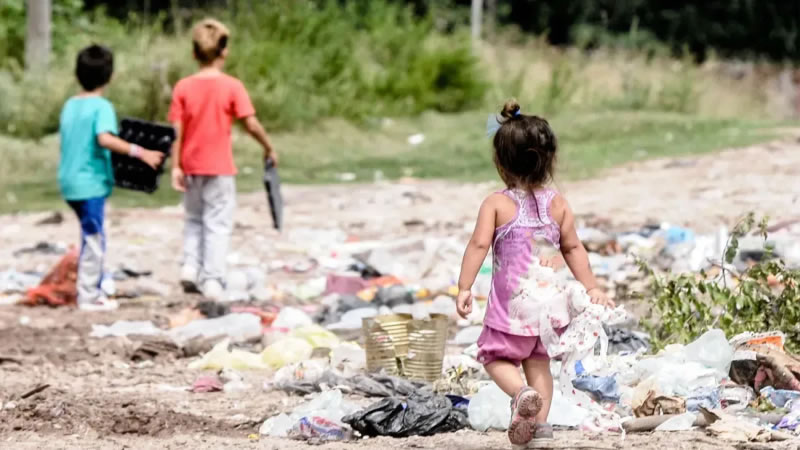 Cae la pobreza infantil: Unicef informó que es del 42,3% y es la más baja desde 2018