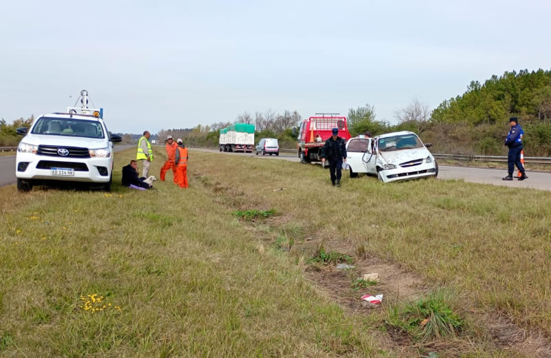 Perdió el control del vehículo y despistó sobre la Autovía Artigas