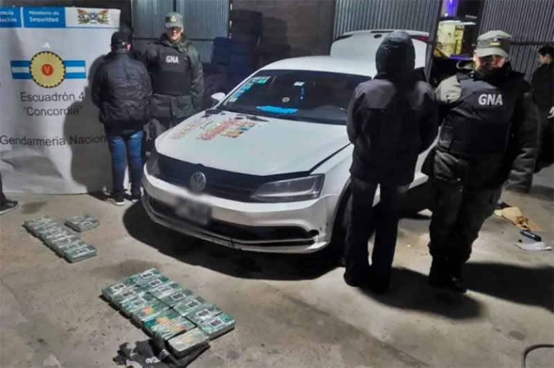 Secuestraron 24 kilos de cocaína ocultos en un auto en Ruta 14 y detuvieron a tres personas