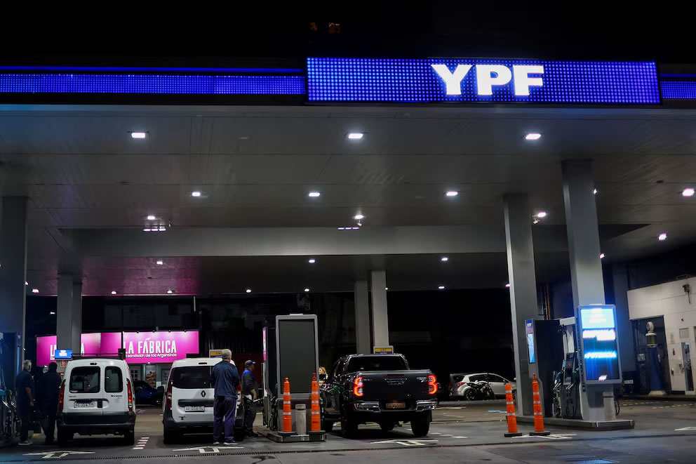 Alianza histórica: YPF empezará a vender hamburguesas de McDonald’s en sus estaciones de servicio