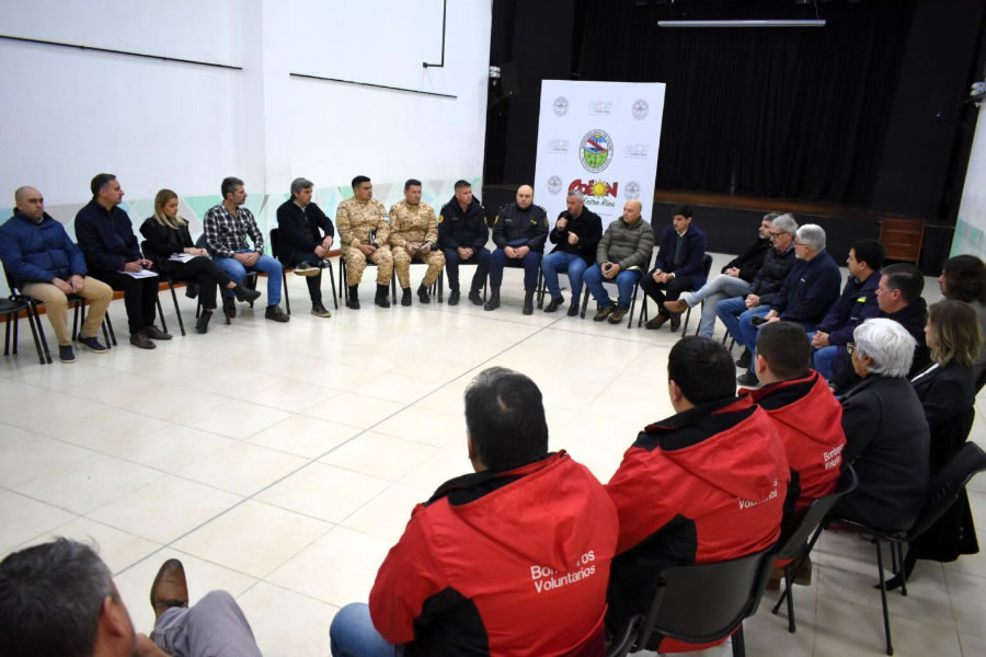 Colón reunió a la Junta de Defensa Civil para actualizar protocolos y fortalecer la prevención ante posibles eventos climáticos