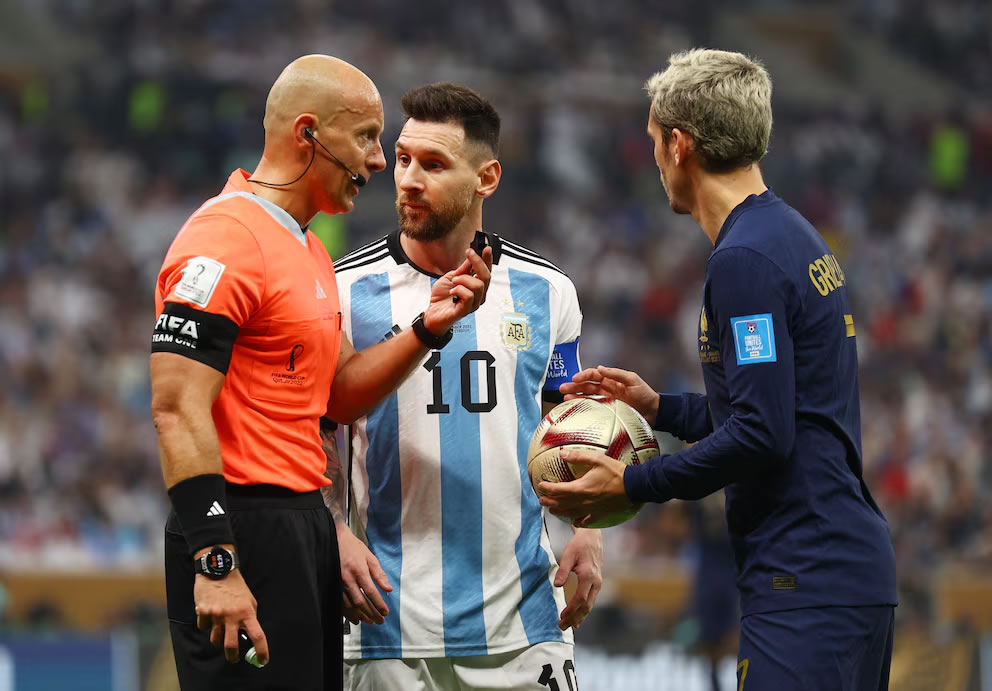 Szymon Marciniak será el árbitro de Argentina ante Argelia
