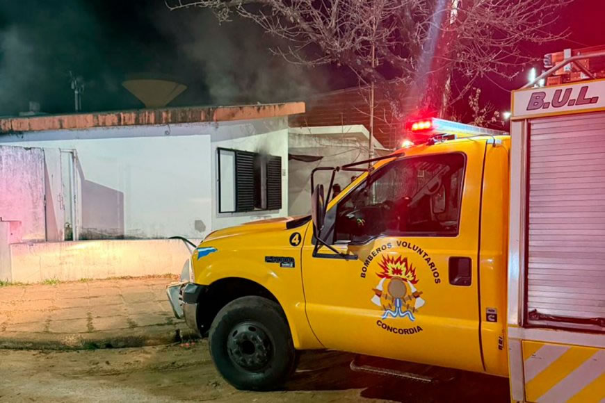 Un desperfecto eléctrico en una heladera provocó un incendio en una casa de La Bianca
