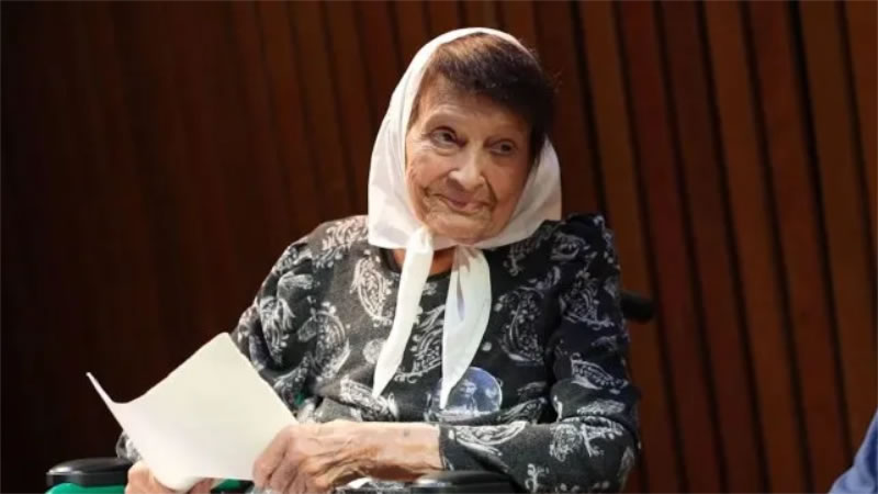 Murió Taty Almeida, presidenta de Madres de Plaza de Mayo y símbolo de la lucha contra la impunidad