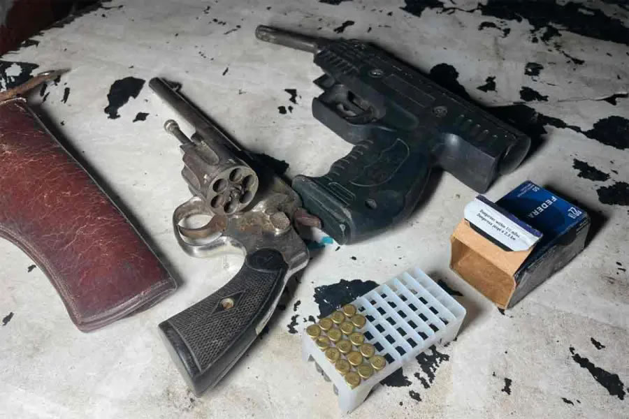 Allanamientos por un hurto terminaron con dos detenidos y el secuestro de armas y droga