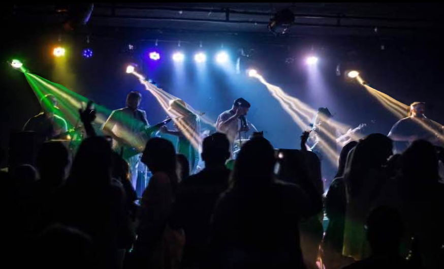 El Tributo Camaleón vuelve a Pueblo Viejo con una fiesta mundialista y grandes clásicos del rock