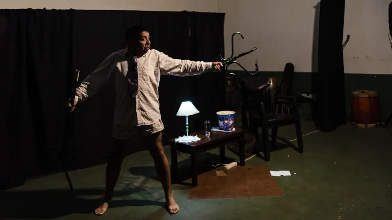 Humor, reflexión y teatro social: presentan “El éxito es otra cosa” en la Casa de los Abuelos