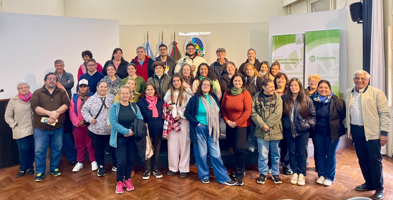 Feriantes y Municipio trabajan en conjunto para fortalecer los espacios de comercialización local