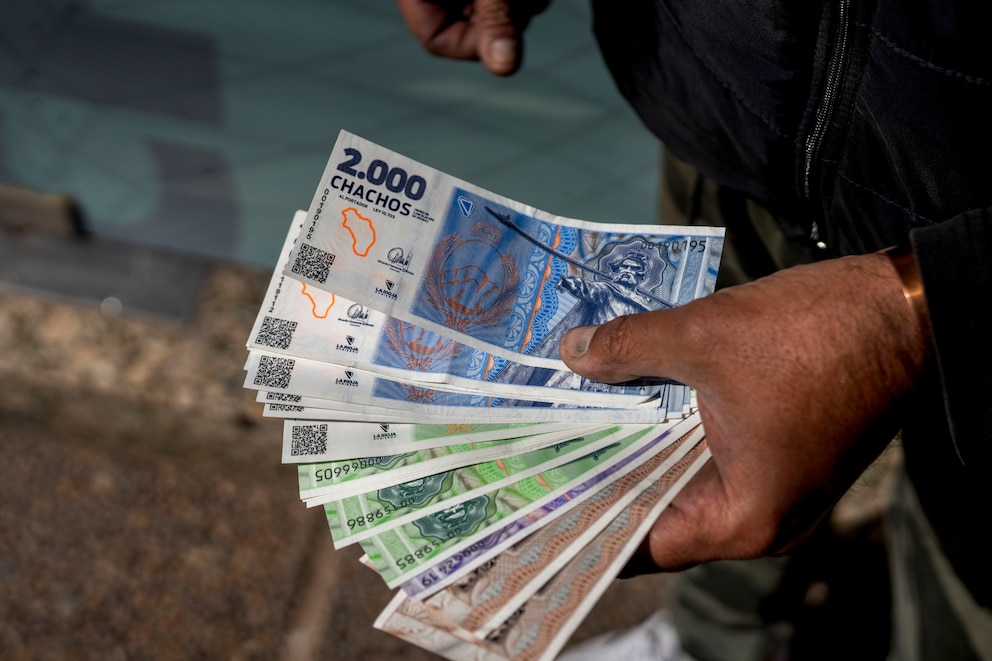 Vuelven los Chachos: qué son las cuasimonedas y cómo funcionaron en la crisis de 2001 otros bonos como el Patacón y el Cecacor