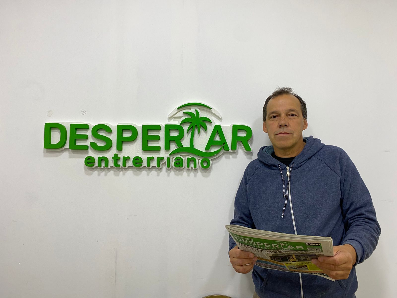 “Antes necesitabas mucha técnica para cortar un vidrio, ahora sigue siendo un oficio que requiere experiencia, pero las herramientas y los materiales ayudan mucho más” Guillermo Bondaz, vidriero