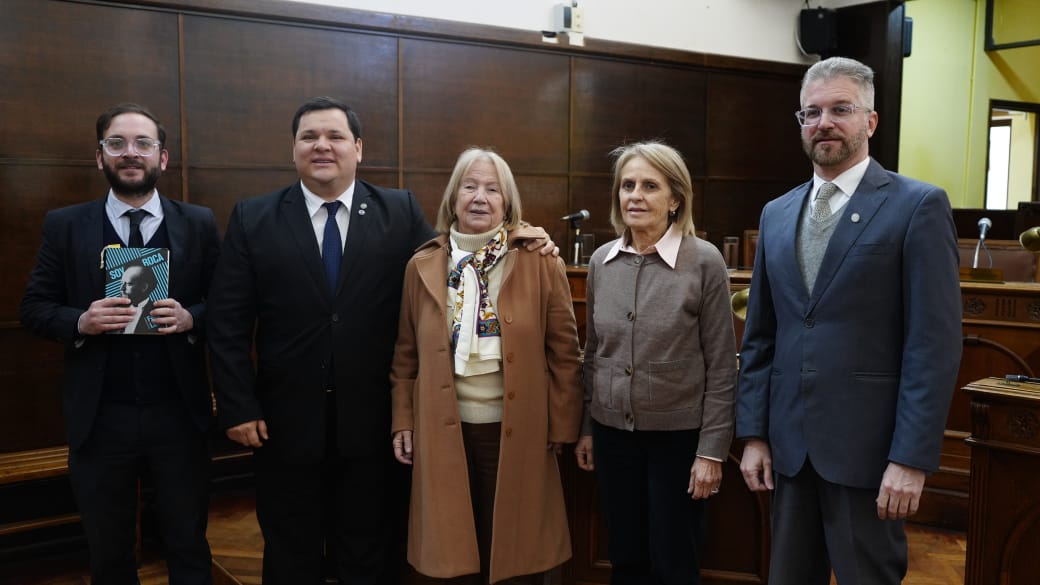 Ordenamiento urbano y comercial y designación del nombre a la calle principal de la costanera nebel