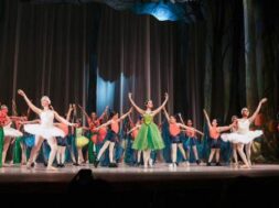 academia-de-ballet-anna-pavlova-presenta-el-bosque-encantado-focus-0-0-608-342