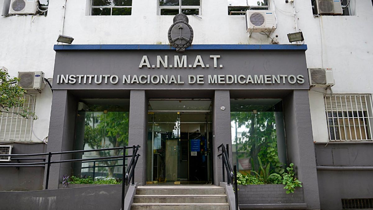 La ANMAT prohibió una conocida línea de autobronceantes: cuáles son los productos que no deben usarse