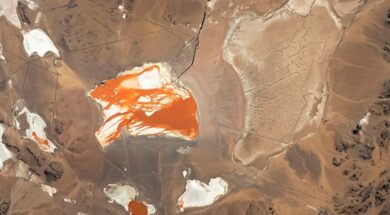 cientificos-de-la-nasa-descubrieron-una-misteriosa-mancha-naranja-a-4300-metros-en-sudamerica-que-es-QHTHRZCDVZC7JARUYML5EKGADI