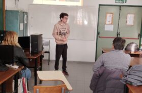 joaquin-dando-una-charla-sobre-la-carrera-a-los-ingresantes-foto-gentileza-joaquin-munoz-E2UZTGJJXRHN7DS3MS6WJVEKVE