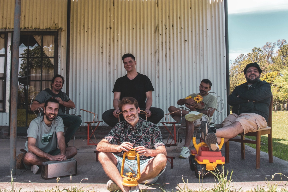 Bicho Raro vuelve a los escenarios con un recital de música litoraleña y espíritu rockero