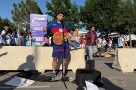 matias-maravillo-a-los-fanaticos-de-la-seleccion-argentina-en-estados-unidos-con-sus-canciones-de-rock-nacional-foto-daniela-lichinizertn-SPMWYRZMZVDW3J6ZAZXV6YKLZA