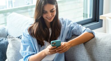 por-que-la-distraccion-con-el-celular-cambia-la-forma-en-que-los-adolescentes-construyen-el-apego-foto-adobe-stock-TGOJWWJASVG47CJZU6VEGESNMI