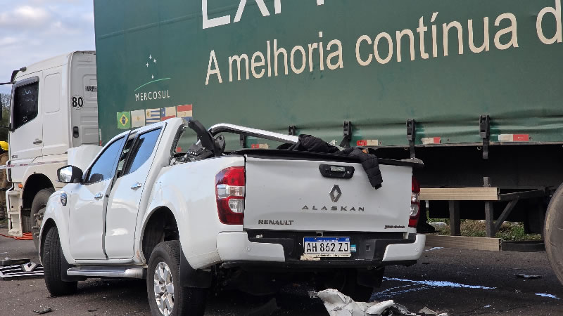 Tragedia en la Ruta 14: murieron una mujer y un adolescente tras chocar contra un camión