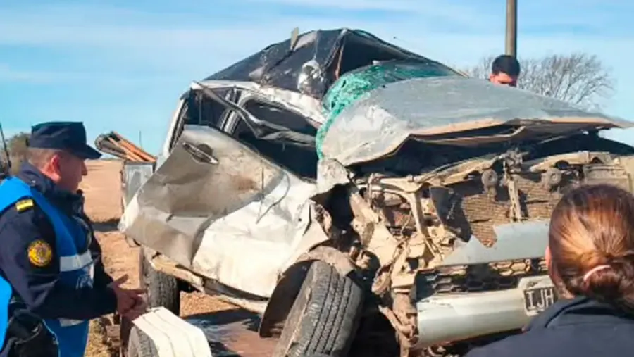 Una joven falleció tras un violento choque entre un camión y una camioneta en General Galarza