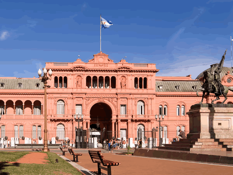 El Gobierno nacional redujo al 10% el uso de efectivo en las cajas chicas de organismos nacionales